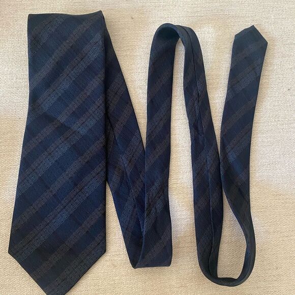 Emanuel Ungaro Blue Striped 100% Silk Men’s Tie - Picture 4 of 6